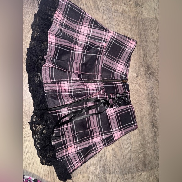 Pink & black plaid mini shirt with lacy ruffle trim S - Picture 5 of 7